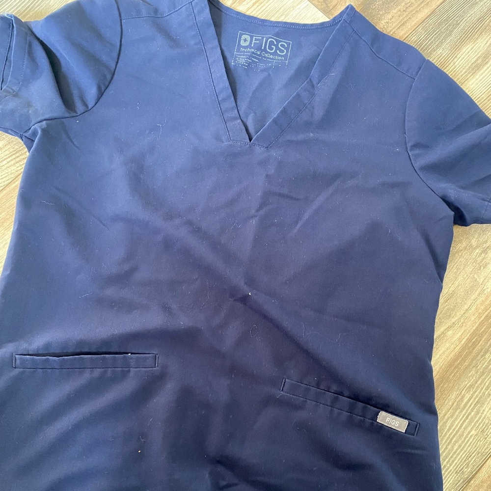 Figs scrub top
